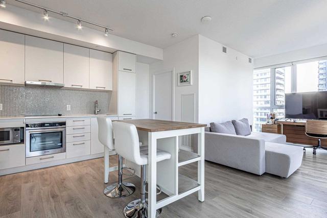2102 - 87 Peter St, Condo with 2 bedrooms, 2 bathrooms and 1 parking in Toronto ON | Image 25