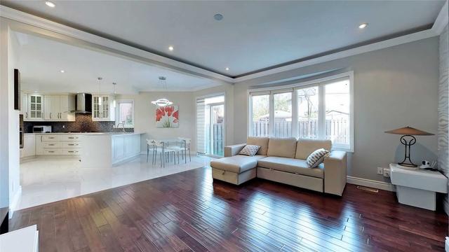 31 John Gary Dr, House detached with 4 bedrooms, 4 bathrooms and 6 parking in Markham ON | Image 6