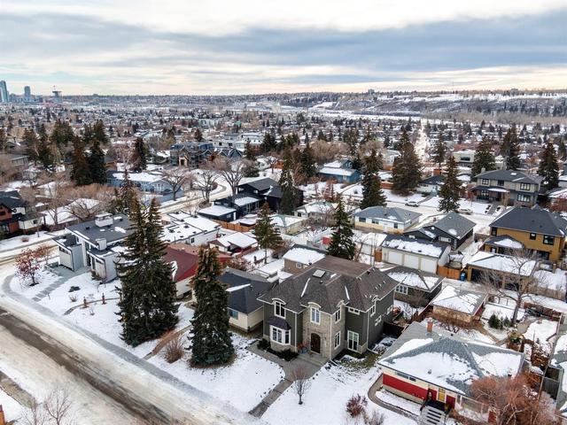 2615 12 Avenue Nw, House detached with 5 bedrooms, 4 bathrooms and 3 parking in Calgary AB | Image 3
