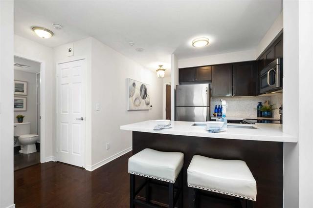 lph05 - 3 Michael Power Pl, Condo with 1 bedrooms, 1 bathrooms and 1 parking in Toronto ON | Image 3
