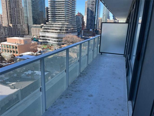812 - 501 Yonge St S, Condo with 3 bedrooms, 2 bathrooms and 0 parking in Toronto ON | Image 8