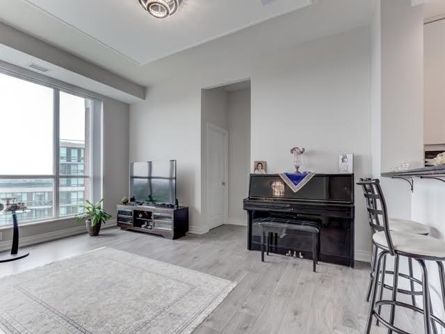 Uph09 - 23 Lorraine Dr, Condo with 2 bedrooms, 2 bathrooms and 1 parking in Toronto ON | Image 7