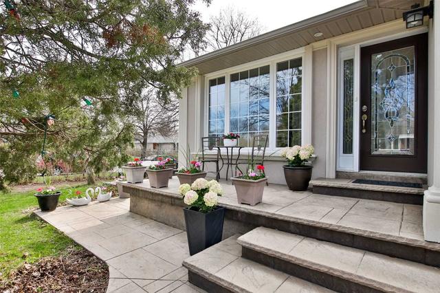 18 Landigo Dr, House detached with 3 bedrooms, 2 bathrooms and 4 parking in Toronto ON | Image 23