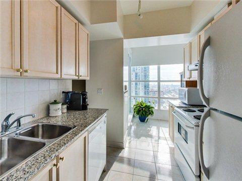2612 - 33 Elm Dr W, Condo with 2 bedrooms, 2 bathrooms and 1 parking in Mississauga ON | Image 5