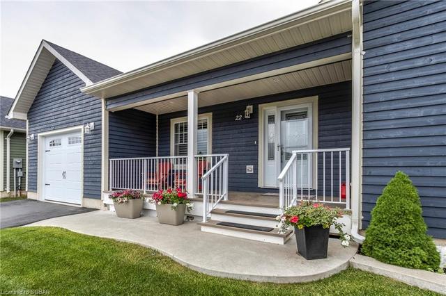 22 Grew Crescent, House detached with 2 bedrooms, 2 bathrooms and 3 parking in Penetanguishene ON | Image 2