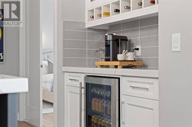 Coffee and beverage station | Image 18