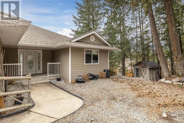 10291 Columbia Way, House detached with 3 bedrooms, 3 bathrooms and 7 parking in Central Okanagan West BC | Image 3