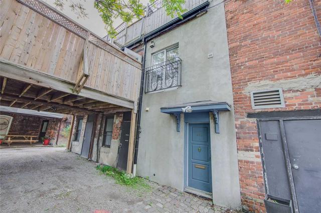 Upper - 356 King St E, House other with 1 bedrooms, 2 bathrooms and 1 parking in Toronto ON | Image 10