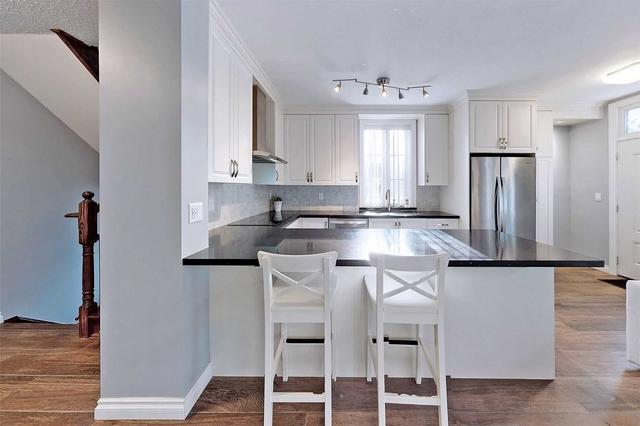 th 30 - 7 Brighton Pl, House attached with 3 bedrooms, 3 bathrooms and 2 parking in Vaughan ON | Image 3