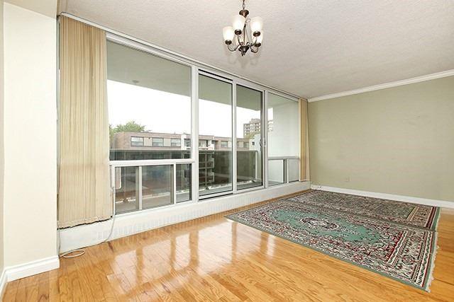 411 - 40 Sunrise Ave, Condo with 2 bedrooms, 1 bathrooms and 1 parking in Toronto ON | Image 2