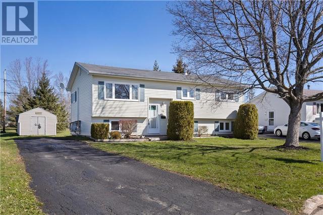 14 Inverness Cres, House detached with 3 bedrooms, 1 bathrooms and null parking in Riverview NB | Card Image