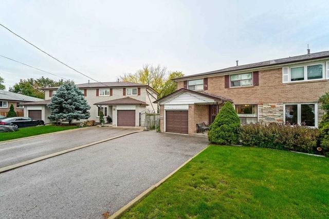 95 Fontainbleau Dr, House semidetached with 4 bedrooms, 2 bathrooms and 5 parking in Toronto ON | Image 12
