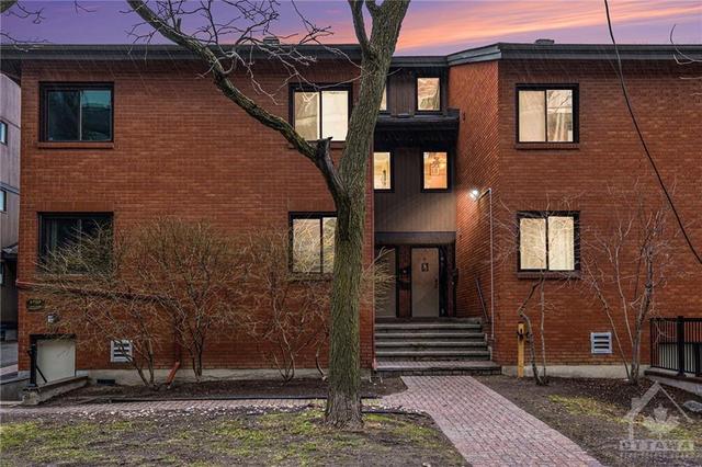 d - 37 Robinson Avenue, Townhouse with 2 bedrooms, 2 bathrooms and 1 parking in Ottawa ON | Image 1