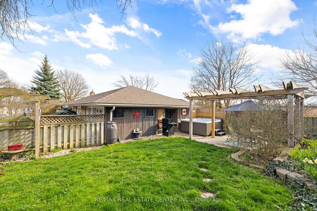2 Callander Dr, House detached with 3 bedrooms, 2 bathrooms and 4 parking in Guelph ON | Image 28