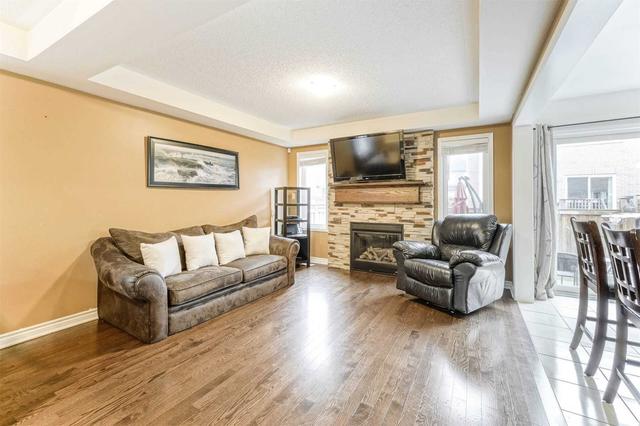 62 Dredge Crt, House attached with 3 bedrooms, 3 bathrooms and 3 parking in Milton ON | Image 6