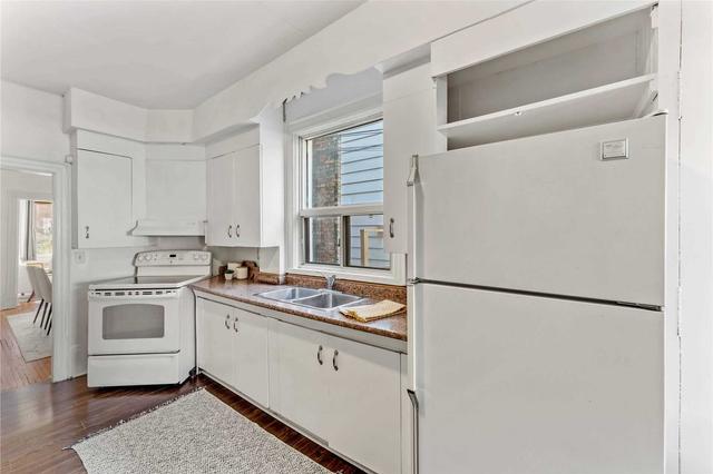 211 Shaw St, House semidetached with 3 bedrooms, 2 bathrooms and 2 parking in Toronto ON | Image 4
