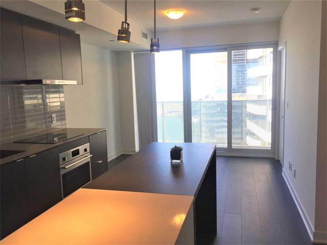 5401 - 88 Harbour St, Condo with 1 bedrooms, 1 bathrooms and 0 parking in Toronto ON | Image 3