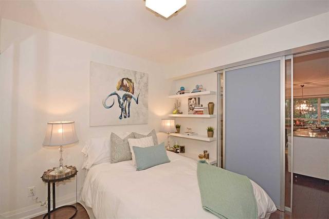 202 - 18 Beverley St, Condo with 2 bedrooms, 2 bathrooms and 1 parking in Toronto ON | Image 9