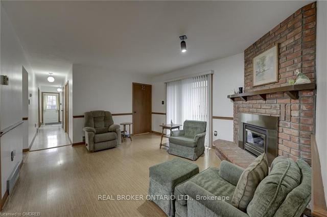 161 Guildwood Dr, House detached with 2 bedrooms, 3 bathrooms and 5 parking in Hamilton ON | Image 5