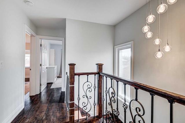 455 Oakwood Ave, House semidetached with 3 bedrooms, 3 bathrooms and 4 parking in Toronto ON | Image 4