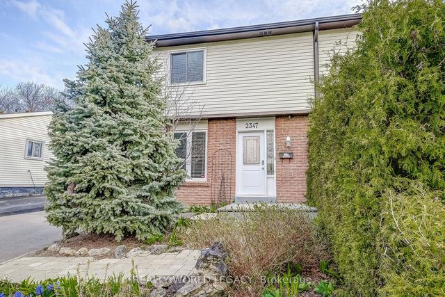 2347 Coldstream Dr, House semidetached with 3 bedrooms, 2 bathrooms and 2 parking in Burlington ON | Image 1