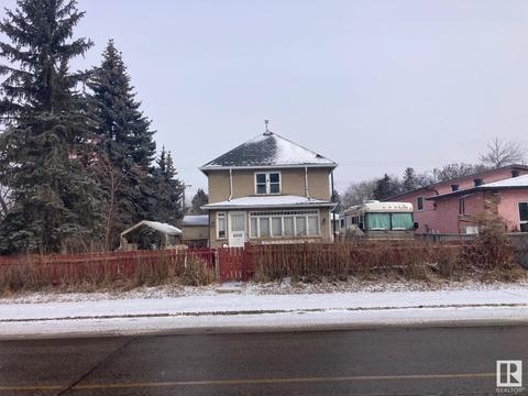 6808 127 Av Nw, House detached with 3 bedrooms, 1 bathrooms and 12 parking in Edmonton AB | Card Image
