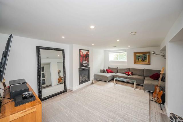 2056 Hixon St, House detached with 3 bedrooms, 3 bathrooms and 6 parking in Oakville ON | Image 13
