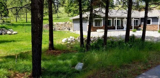 425 Wapiti Way, House detached with 3 bedrooms, 2 bathrooms and 3 parking in Okanagan Similkameen A BC | Image 2