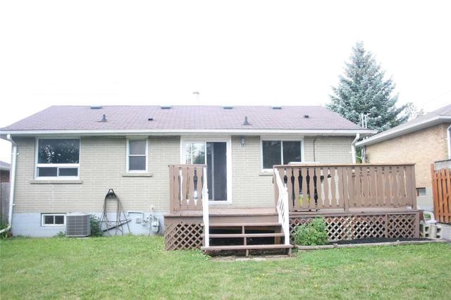 1351 Cedar St, House detached with 2 bedrooms, 2 bathrooms and 2 parking in Oshawa ON | Image 3