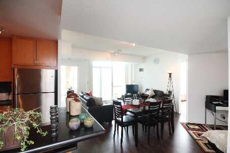 1002 - 220 Burnhamthorpe Rd W, Condo with 2 bedrooms, 2 bathrooms and 1 parking in Mississauga ON | Image 3