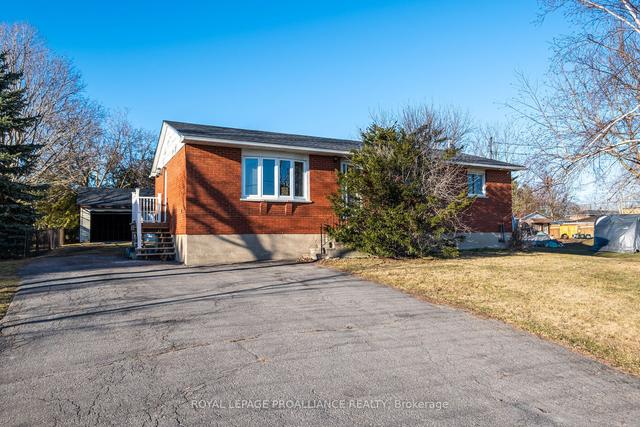 1225 Sunnyside Rd, House detached with 3 bedrooms, 1 bathrooms and 7 parking in Kingston ON | Image 1