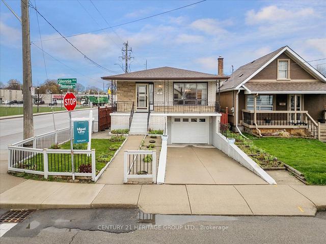 122 Glennie Ave, House detached with 3 bedrooms, 2 bathrooms and 2 parking in Hamilton ON | Image 1