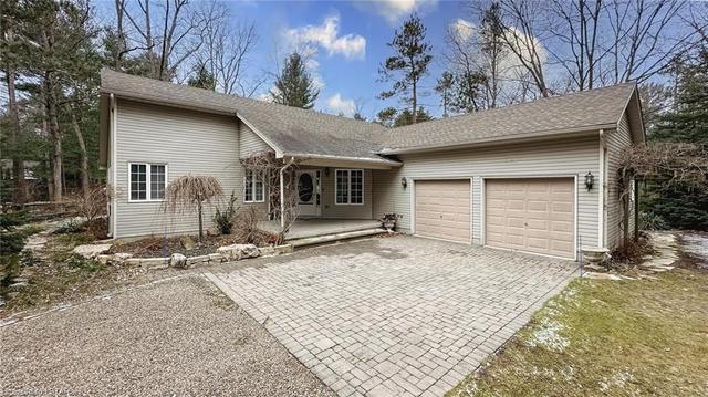 10419 Pinetree Drive, House detached with 5 bedrooms, 2 bathrooms and 10 parking in Lambton Shores ON | Image 31
