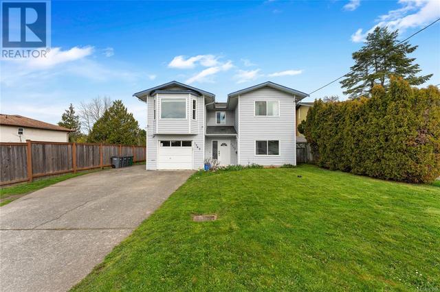 1560 Prairie St, House detached with 7 bedrooms, 3 bathrooms and 3 parking in Saanich BC | Image 2