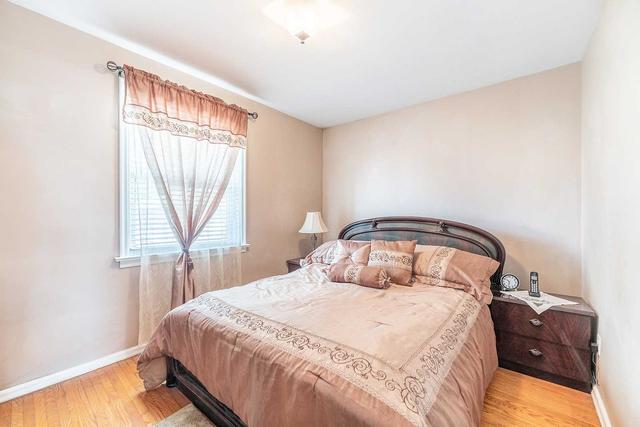 crt - 18 Ivanhoe Crt, House detached with 3 bedrooms, 2 bathrooms and 0 parking in Toronto ON | Image 7