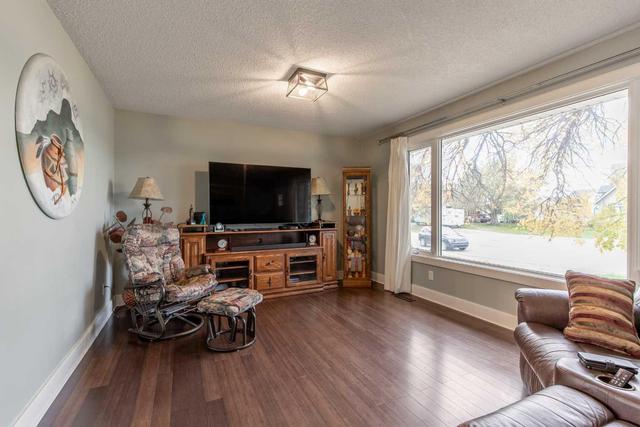 85 n 250 W, House detached with 5 bedrooms, 2 bathrooms and 4 parking in Raymond AB | Image 6