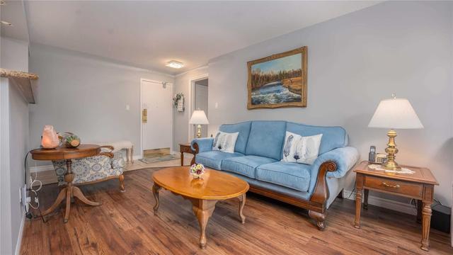 412 - 793 Colborne St E, Condo with 3 bedrooms, 1 bathrooms and 2 parking in Brantford ON | Image 2