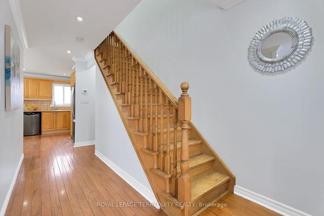 10 San Carmelo Way, Townhouse with 3 bedrooms, 2 bathrooms and 3 parking in Toronto ON | Image 6