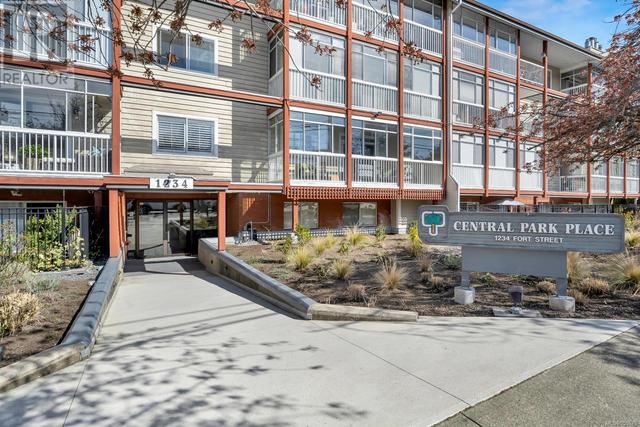 406 - 1234 Fort St, Condo with 2 bedrooms, 2 bathrooms and 1 parking in Victoria BC | Image 1