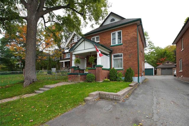58 Burton Ave, House detached with 3 bedrooms, 2 bathrooms and 2 parking in Barrie ON | Image 1