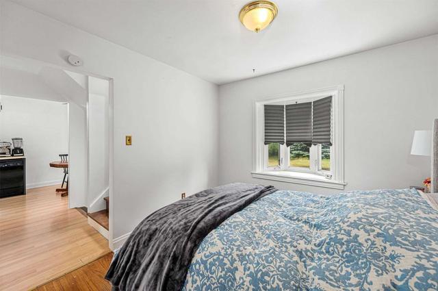 53 Lippincott St W, House detached with 2 bedrooms, 2 bathrooms and 4 parking in Toronto ON | Image 3