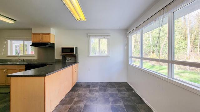 24313 8 Avenue, House detached with 3 bedrooms, 1 bathrooms and 4 parking in Langley BC | Image 12