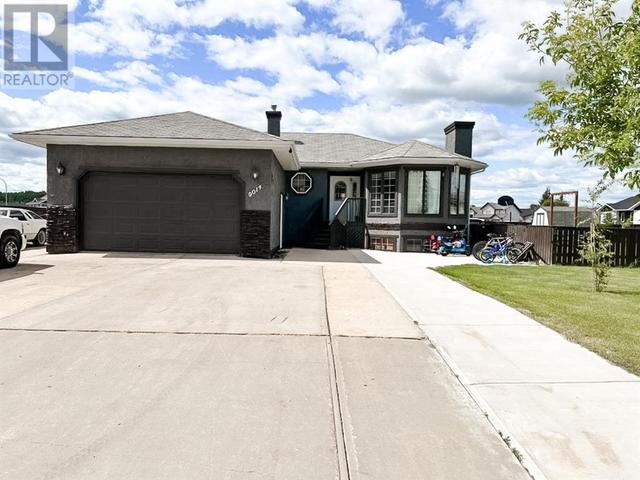 9014 101 Street, House detached with 4 bedrooms, 3 bathrooms and 8 parking in Mackenzie County AB | Card Image