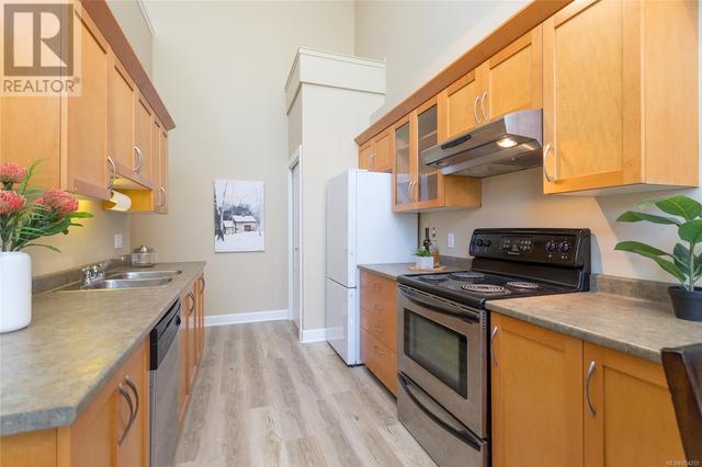 112 - 880 Short St, Condo with 2 bedrooms, 2 bathrooms and 1 parking in Saanich BC | Image 12