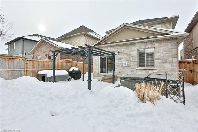 12 Banks Street, House detached with 3 bedrooms, 2 bathrooms and null parking in Brantford ON | Image 6