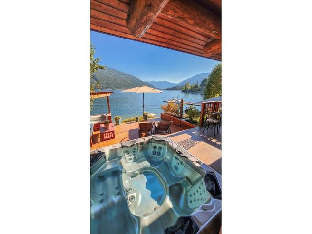 3140 Highway 3a, House detached with 2 bedrooms, 2 bathrooms and null parking in Central Kootenay F BC | Image 16