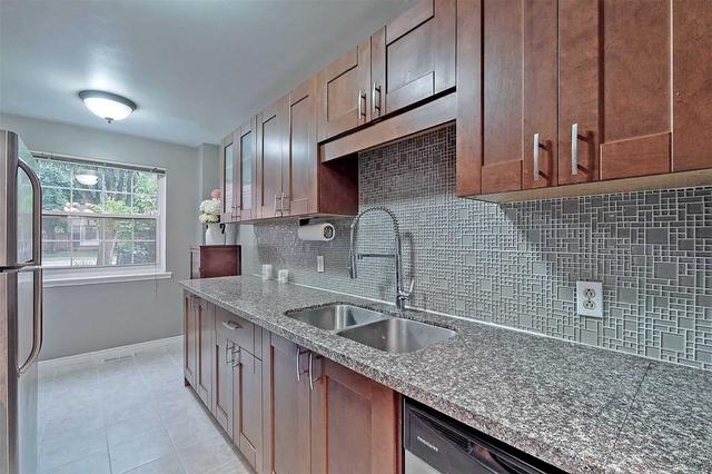 79 Porterfield Cres, Townhouse with 4 bedrooms, 2 bathrooms and 2 parking in Markham ON | Image 7