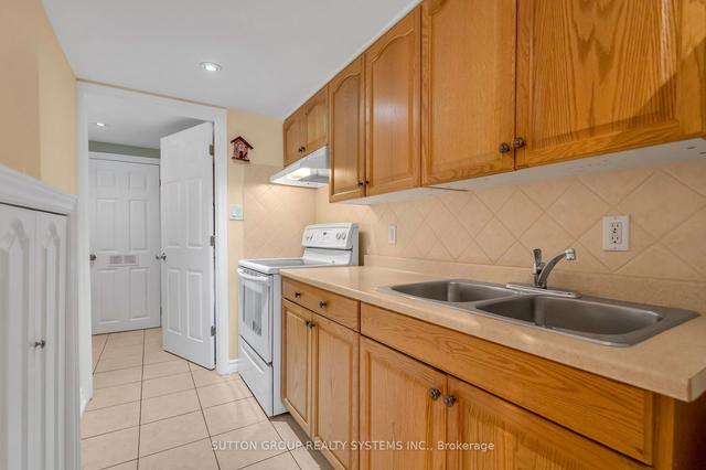 17 Arthur St, House semidetached with 3 bedrooms, 2 bathrooms and 3 parking in Toronto ON | Image 26