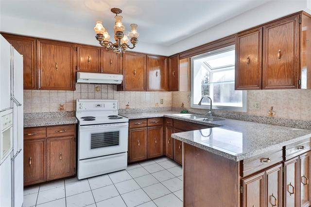25 Ravenhill Cres, House detached with 4 bedrooms, 4 bathrooms and 12 parking in Markham ON | Image 5