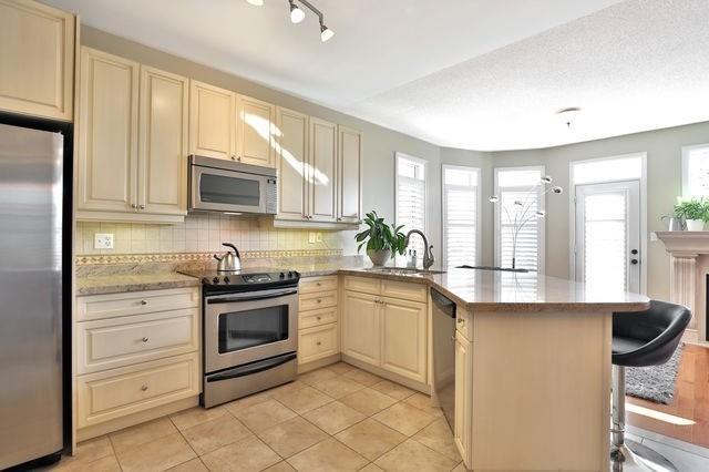 1152 Woodington Lane, House attached with 3 bedrooms, 3 bathrooms and 2 parking in Oakville ON | Image 8